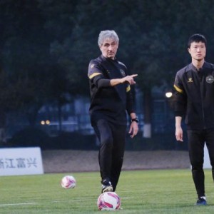 世界杯金球奖-浙江队全力“补课”：瞄准本土外援 姚均晟随队训练